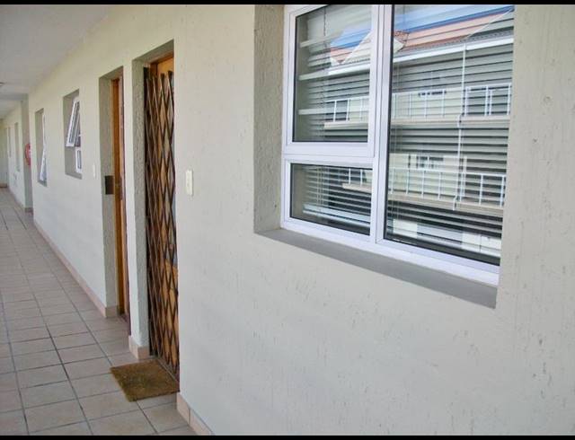 2 BEDROOM APARTMENT FOR SALE IN HARTENBOS CENTRAL